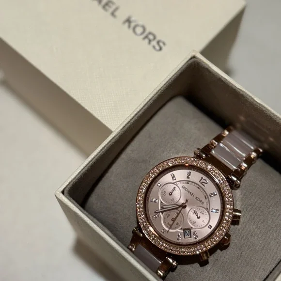 🔥Authentic🔥 Michael Kors Women's Rose Gold Watch - Picture 2 of 5